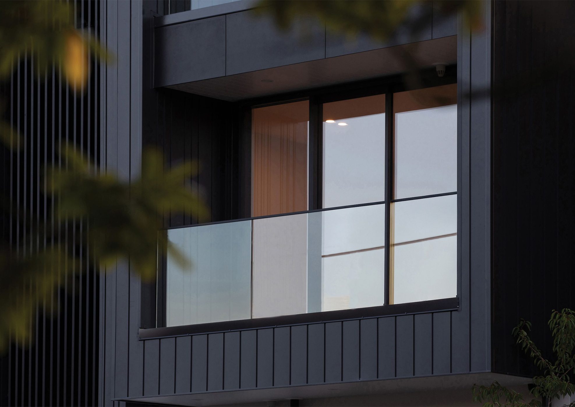 MacMurray image 2-0-2344-0-1652